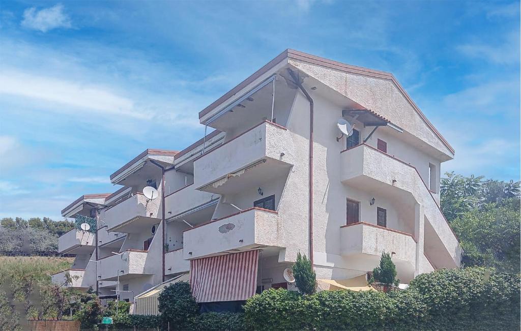 Bonifati Apartment | 1 Bedroom Cozy Apartment In Sparvasile