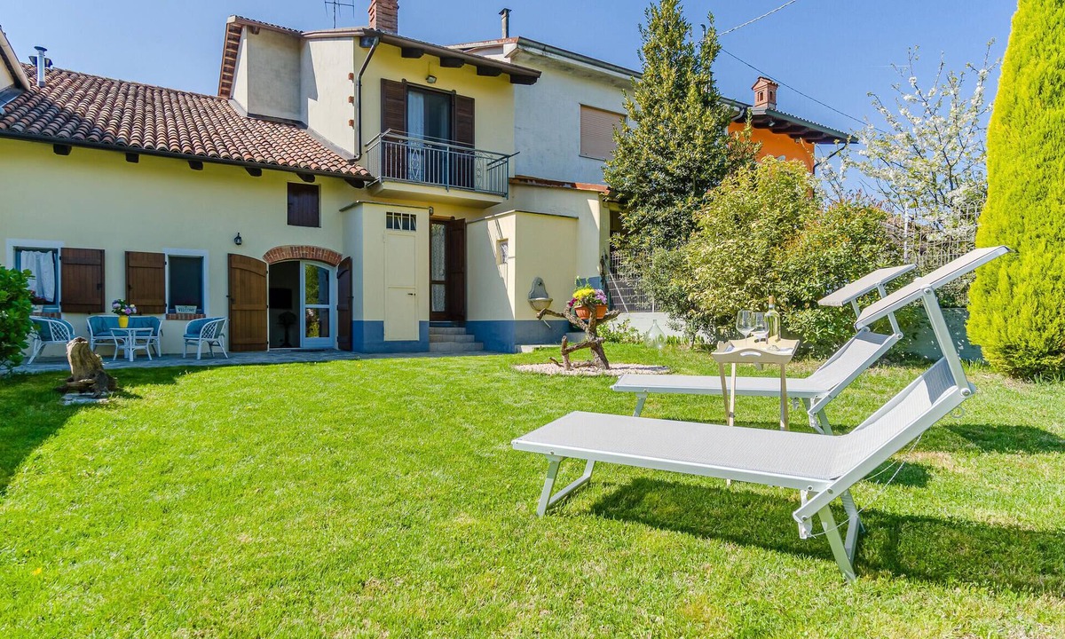 Ferrere House | 1 bedroom cozy home in Ferrere