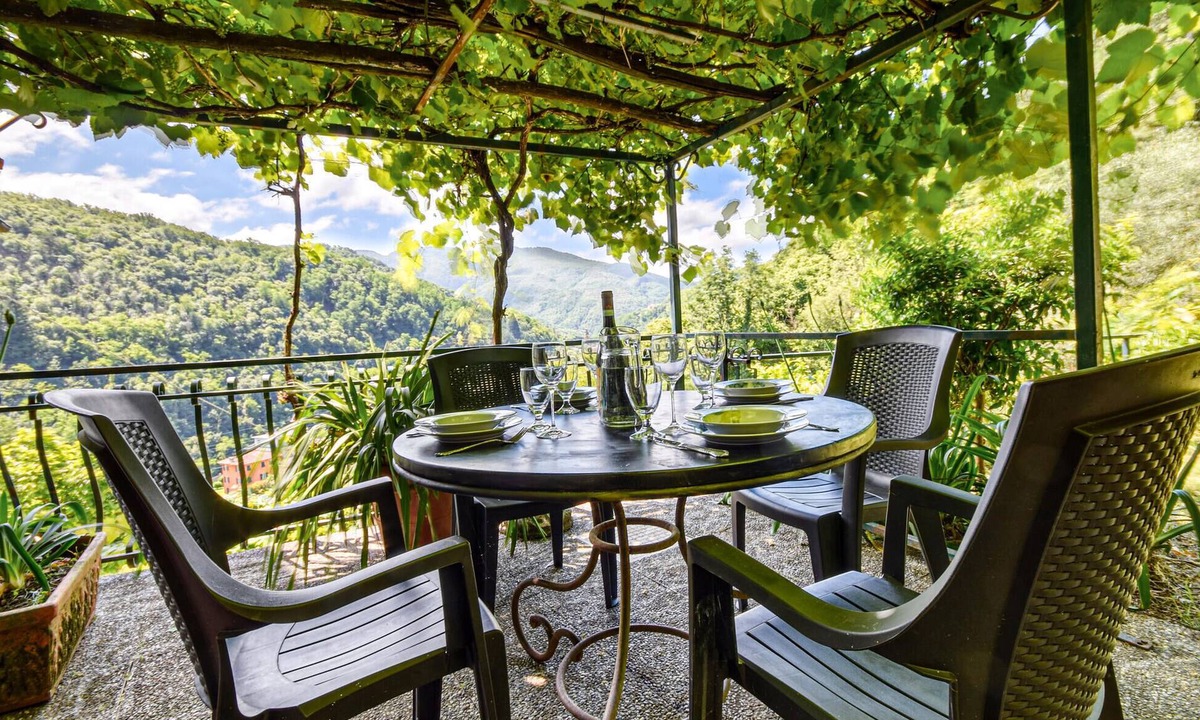 Mezzanego Apartment | 1 bedroom lovely apartment in Mezzanego
