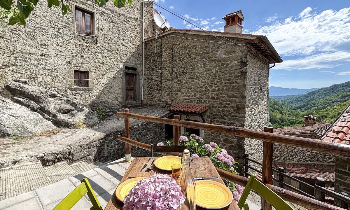Raggiolo House | 1 bedroom nice home in Raggiolo, Ortignano Ra