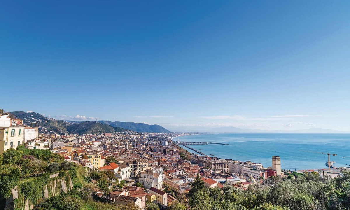Salerno House | 2 bedroom accommodation in Salerno SA