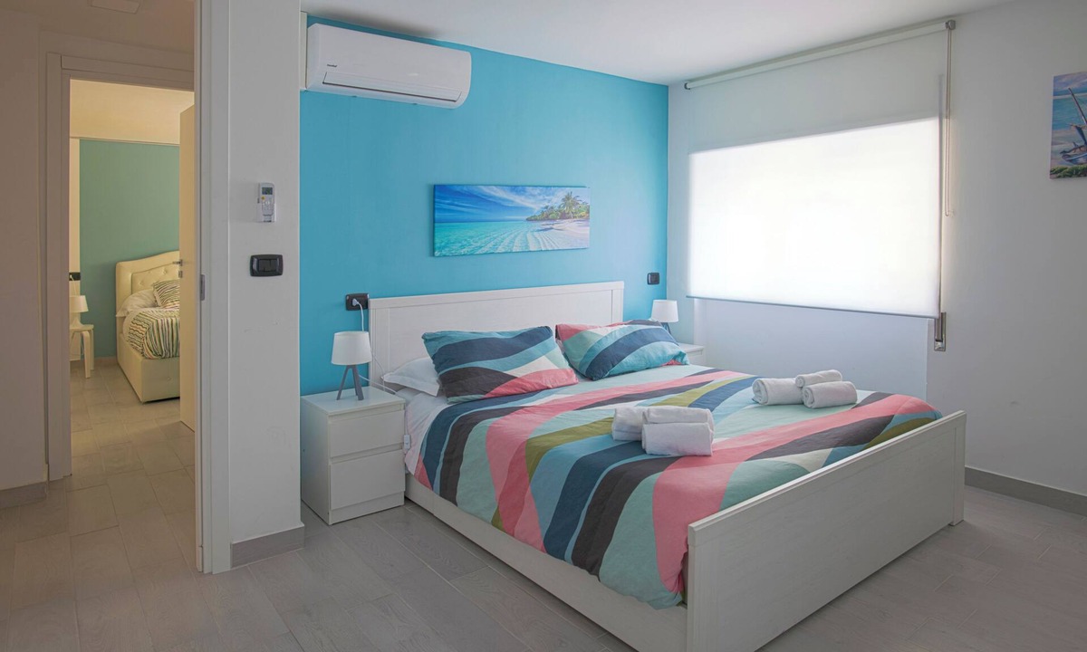 Pescara Apartment | 2 suites by the sea in the center - sleeps 4 - parking space in May and August