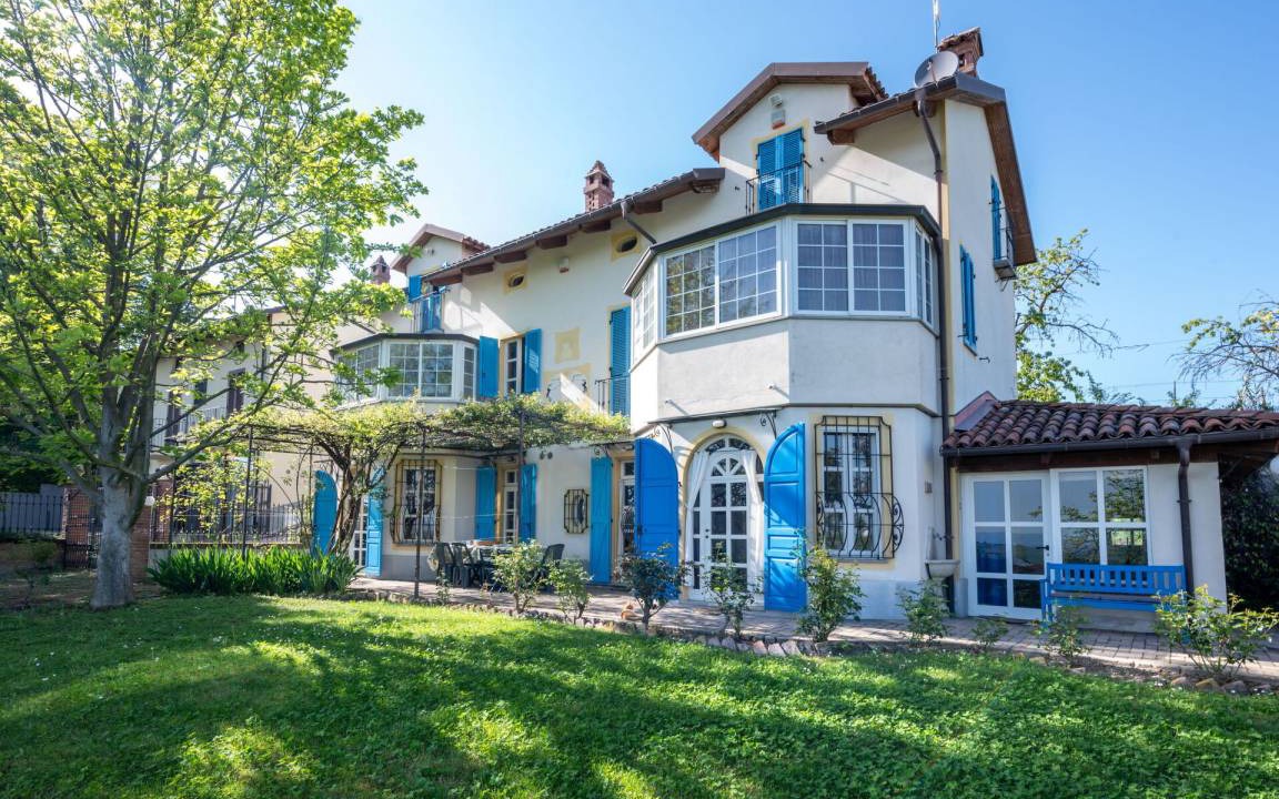 San Damiano dʼAsti Villa | 270 m² Villa ∙ 6 bedrooms ∙ 11 guests