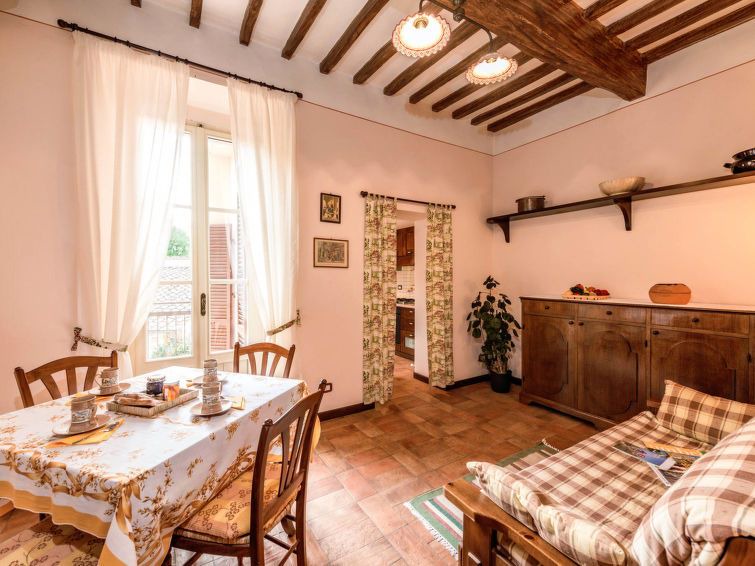 Popoltaio-Schiacciato Apartment | 3 bedroom Apartment, sleeps 8 in Popoltaio-Schiacciato with Pool, Air Con and WiFi