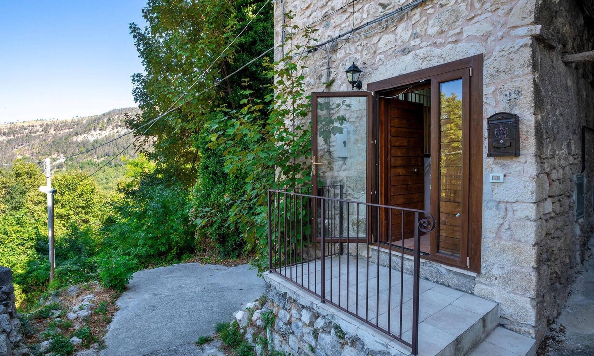 Caramanico Terme Apartment | 3 bedroom amazing apartment in Caramanico Terme