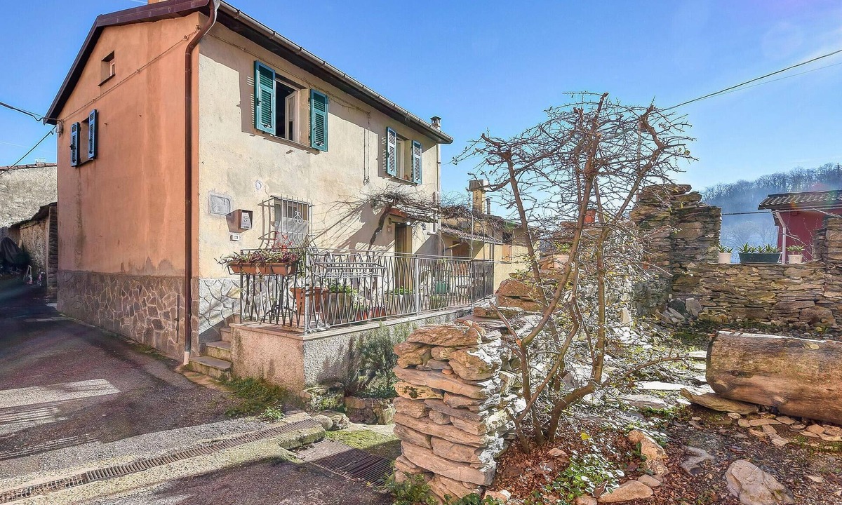 Lumarzo House | 3 bedroom nice home in Lumarzo