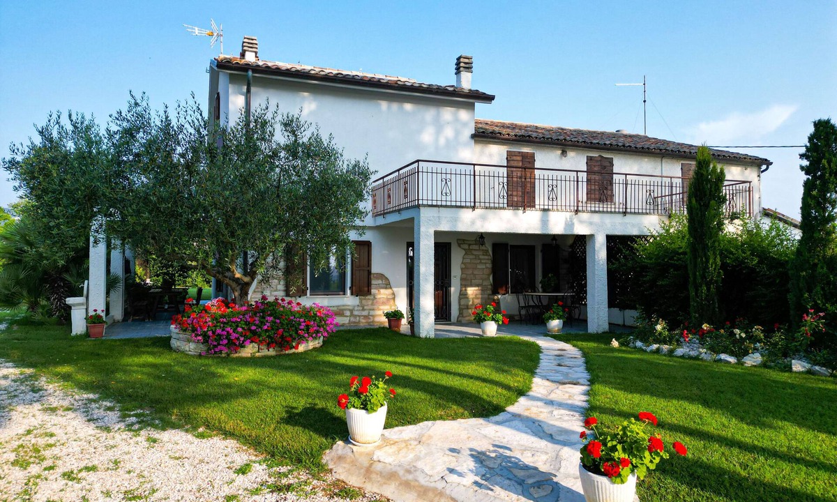 Montefelcino Villa | 3 Bedroom Villa in Montefelcino