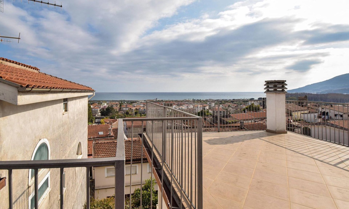 Policastro Bussentino House | 4 bedroom beach front home in Policastro Bussentino