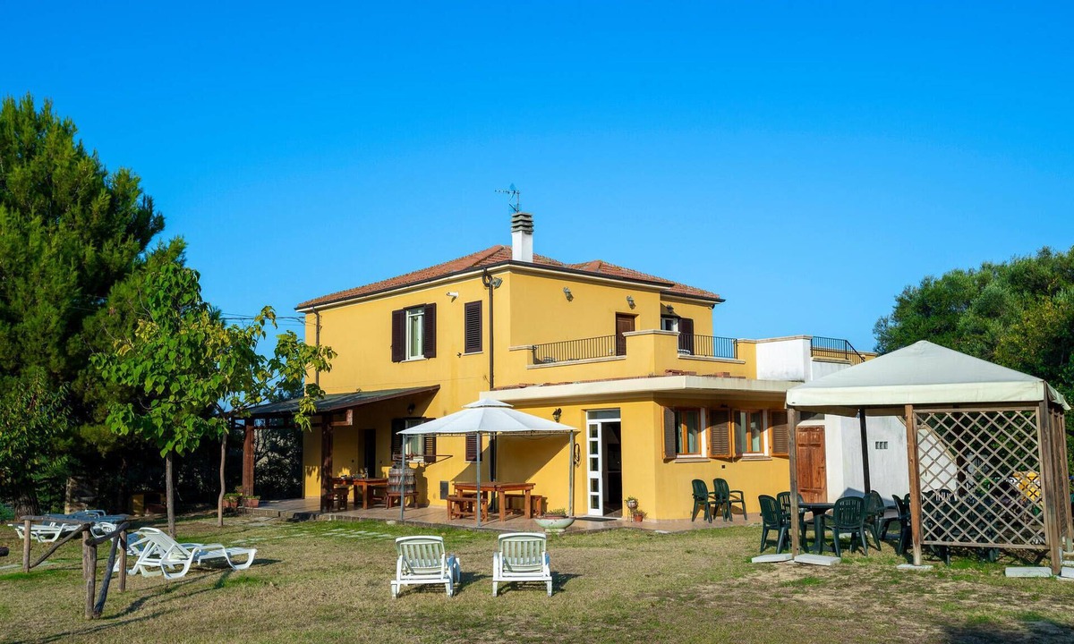 Cologna Spiaggia House | 5 bedroom lovely home in Roseto degli Abruzzi