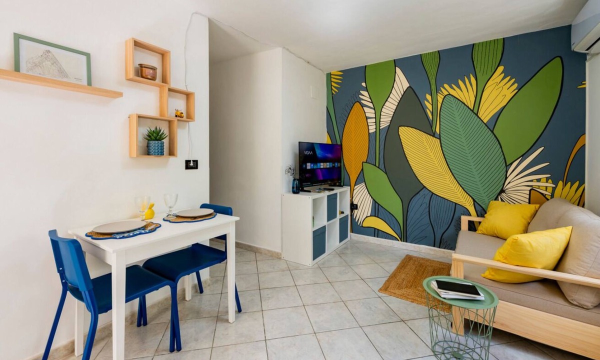 Montesilvano Apartment | A comfortable and welcoming 40 square meters ground-floor apartment, perfect for three people, with a private entrance.The property is ideally located in Montesilvano, just about 400 meters from the beach: the seafront promenade offers enchanting and rel