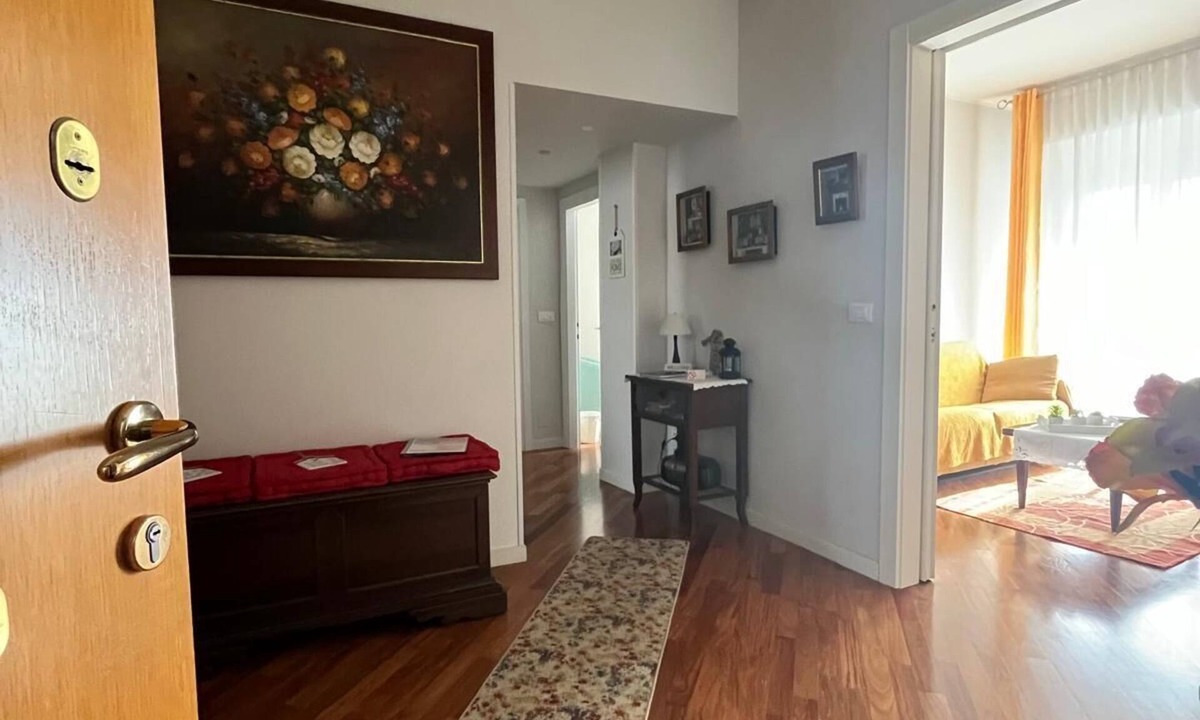 Milan Apartment | A FEW STEPS FROM THE RED LINE SUBWAY, COZY ONE-BEDROOM APARTMENT 4 PT BED