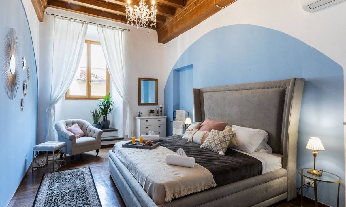 Santa Croce Apartment | A Florence Palace ✨ 4 Bedroom Apt ✨ SANTA CROCE