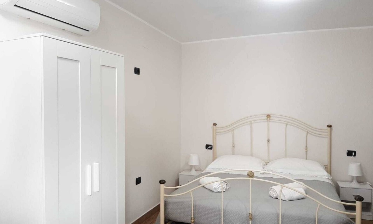 Angri House | Accommodation in center, Doria Castle, Town Villa, stores, bars, pubs, transportation.