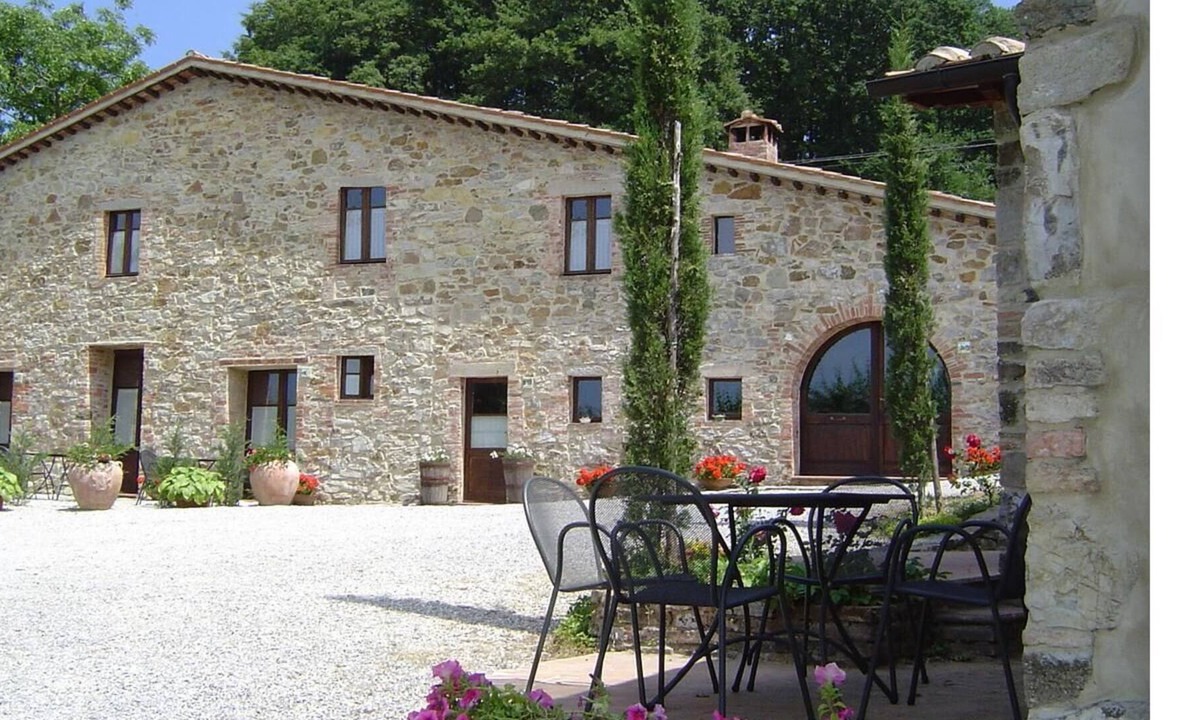 Castell'Azzara Other | Agriturismo 'Granaio le Ghiande' with Mountain View, Shared Pool & Wi-Fi