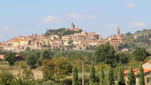 Castiglion Fiorentino Villa | Agriturismo Borgo Santa Lucia, Entire property