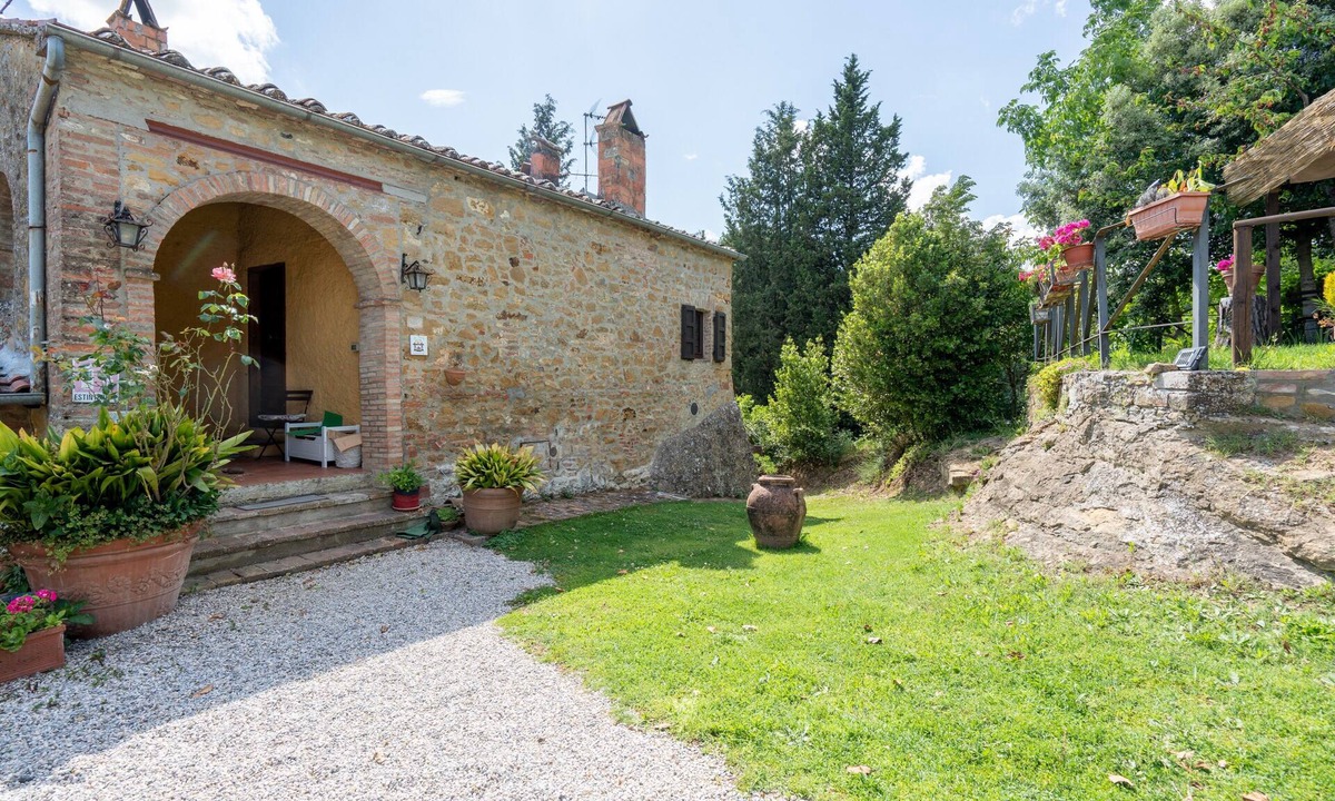 Trequanda Apartment | Agriturismo La Fonte di Trequanda – Il Focolare Apartment with Pool