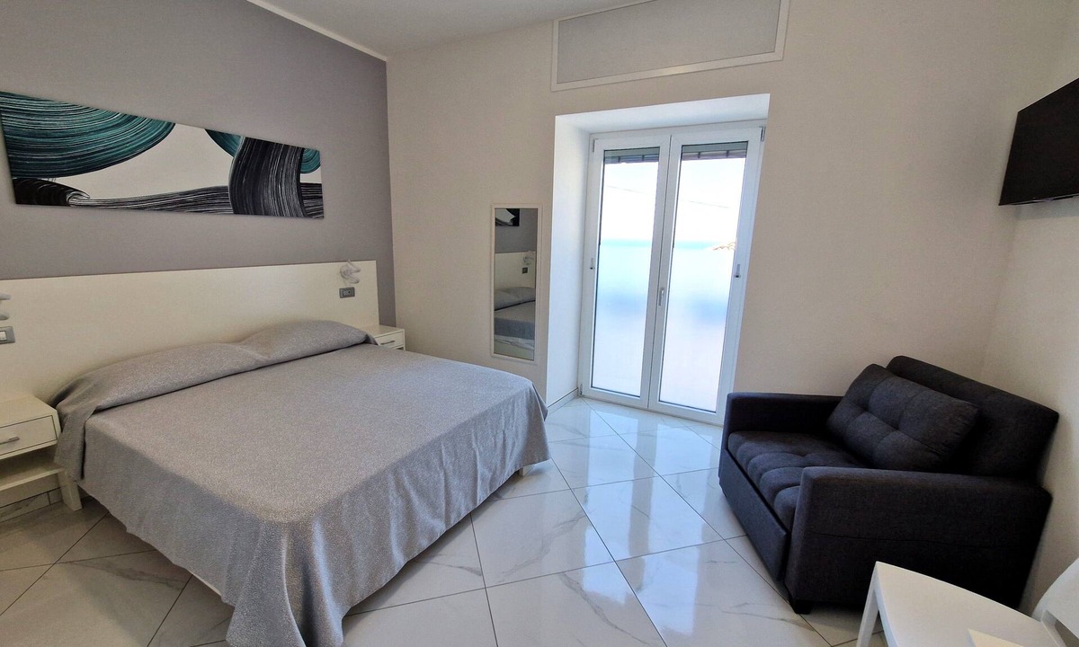 Pizzo House | Al 211 Rooms, modern and welcoming guest house "Room 1"