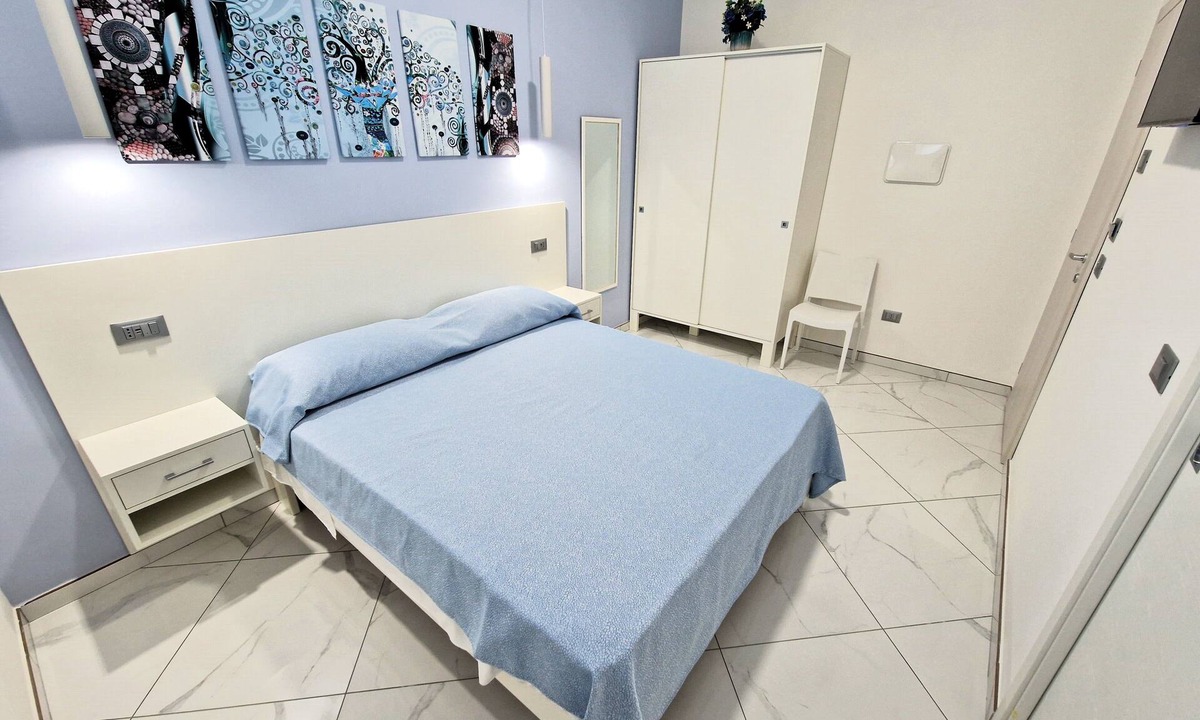 Pizzo House | Al 211 Rooms, modern and welcoming guest house "Room 4"