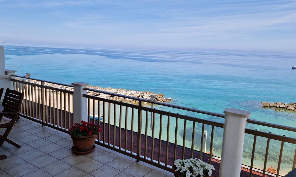 Pizzo Apartment | Alexandr Piedigrotta House