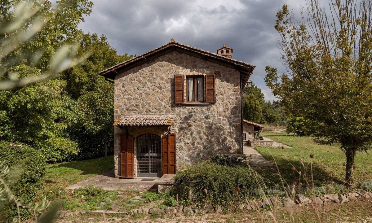Celleno Villa | Alluring Lazio Villa | Villa Minerva | 2 Bedrooms | Private Garden | Spacious.