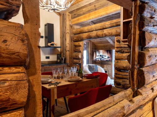 Antagnod Ski Chalet | Alpine Majestic Rascard - Unique Mountain Experience with Balcony and panoramic views