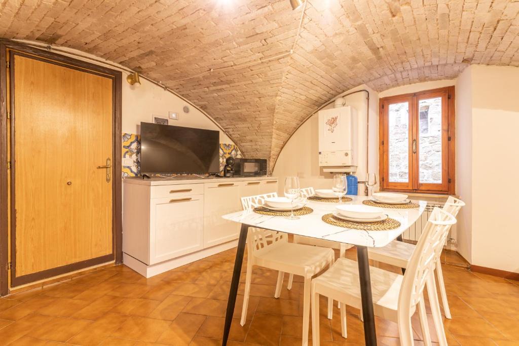 Old Town Apartment | AM Stays 4 - Charming Historic Loft