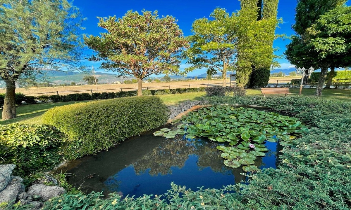 Limiti Villa | Amazing contemporary Villa with pool - Italian style Spelloissima - Sleeps 11