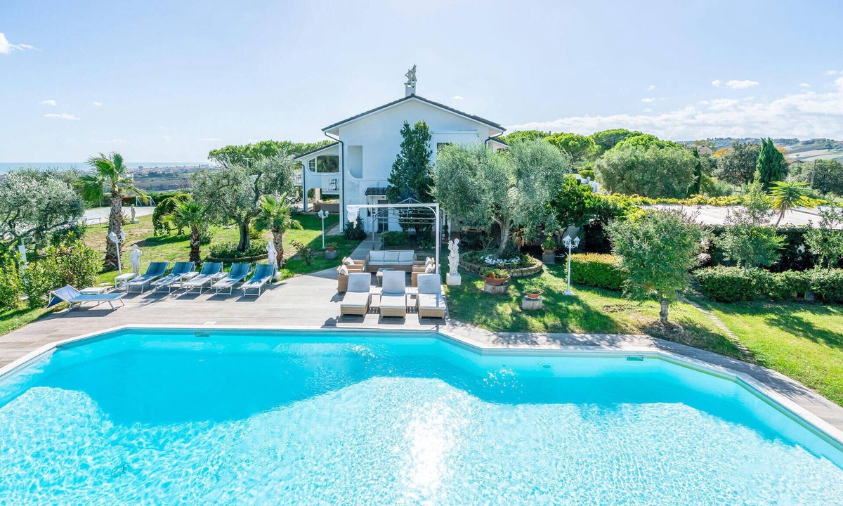 San Costanzo House | Amazing home in S.Costanzo (PU)