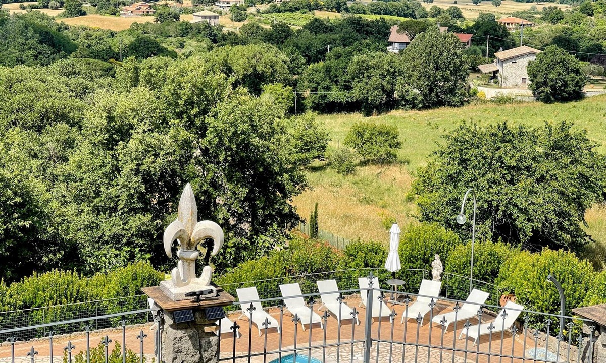 Montefiascone Villa | Amazing villa on Umbrian hill overlooking lake - sleeps 24 - Pool and Jacuzzi