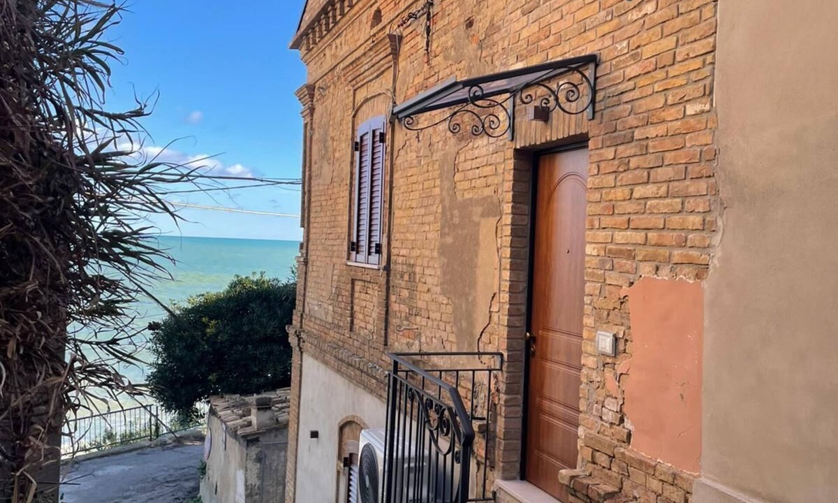 Marina di San Vito Apartment | ANCIENT MANSION BY THE SEA APP. "LE ROSE" - Trabocchi View & Private Parking
