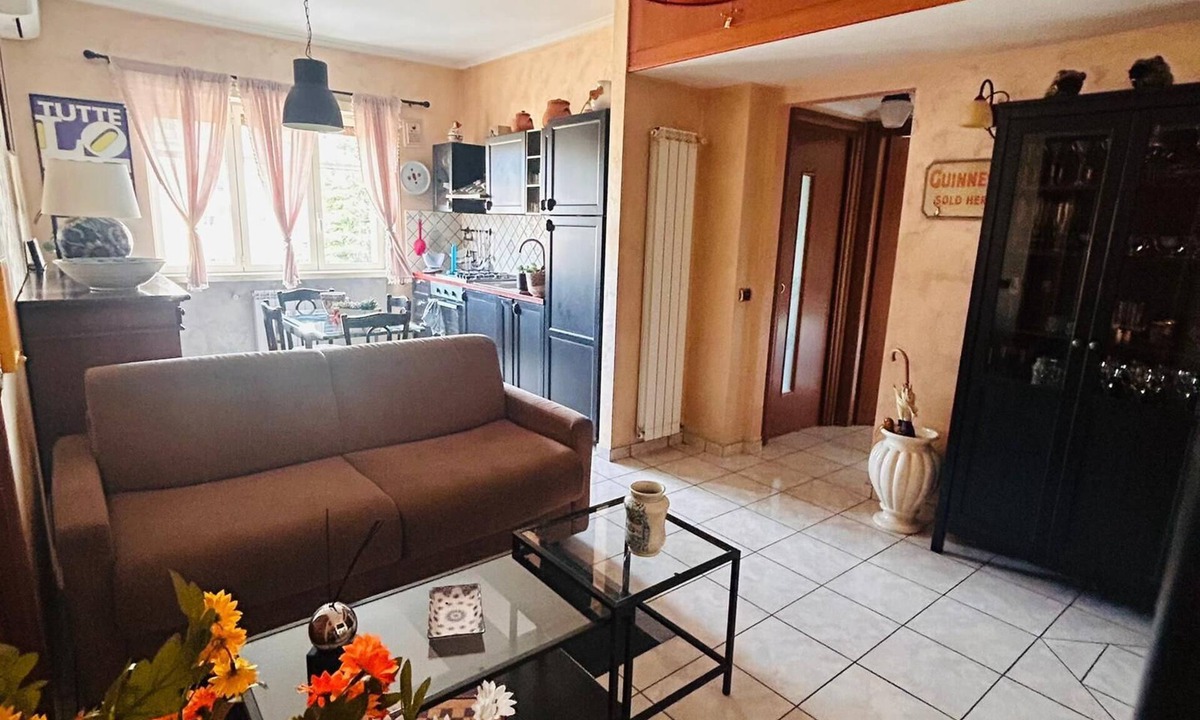 Fuorigrotta Apartment | Antonio's Home: Naples, Fuorigrotta.For families and friends. Pets friendly