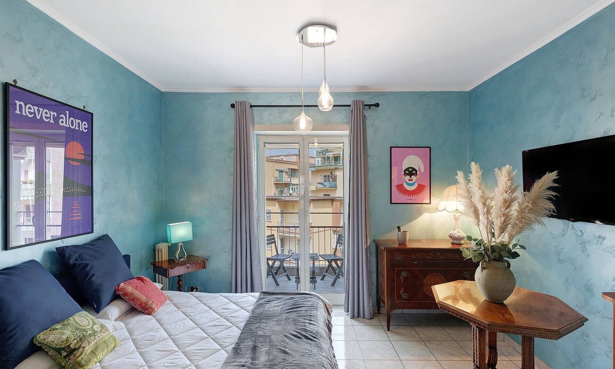 Fuorigrotta Apartment | Antonio's Home: Pet-Friendly Retreat