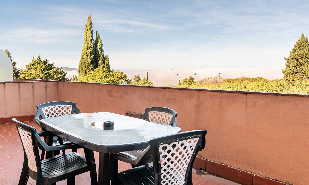 San Donato in Fronzano Apartment | Apartment '37 B Fattoria Degli Usignoli' with Shared Pool, Wi-Fi and Air Conditioning