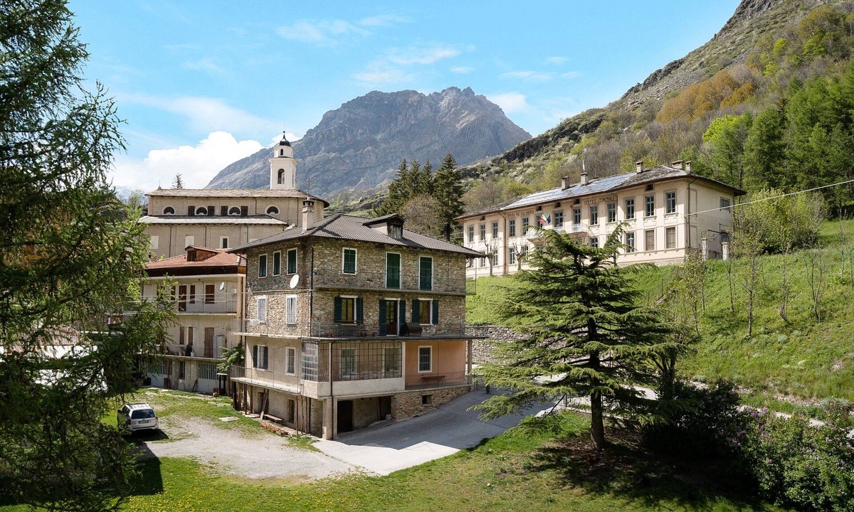 Acceglio Apartment | Apartment 'Alta Valle Maira C' with Mountain View, Shared Garden and Wi-Fi