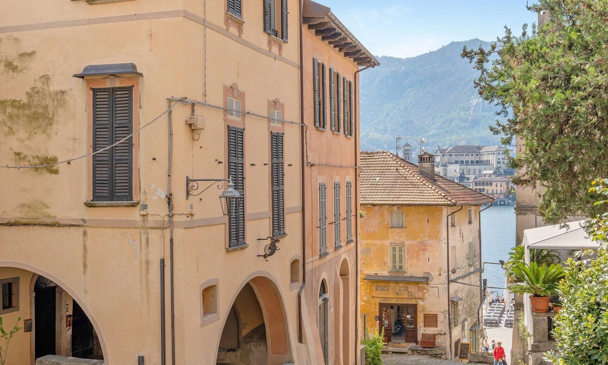 Orta San Giulio Apartment | Apartment 'Antro Di Circe - Orta Centro' with Private Terrace, Garden and Wi-Fi