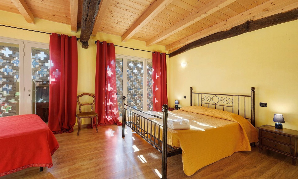 Costigliole d'Asti Apartment | Apartment 'Bufalo' with Mountain View, Shared Pool and Wi-Fi