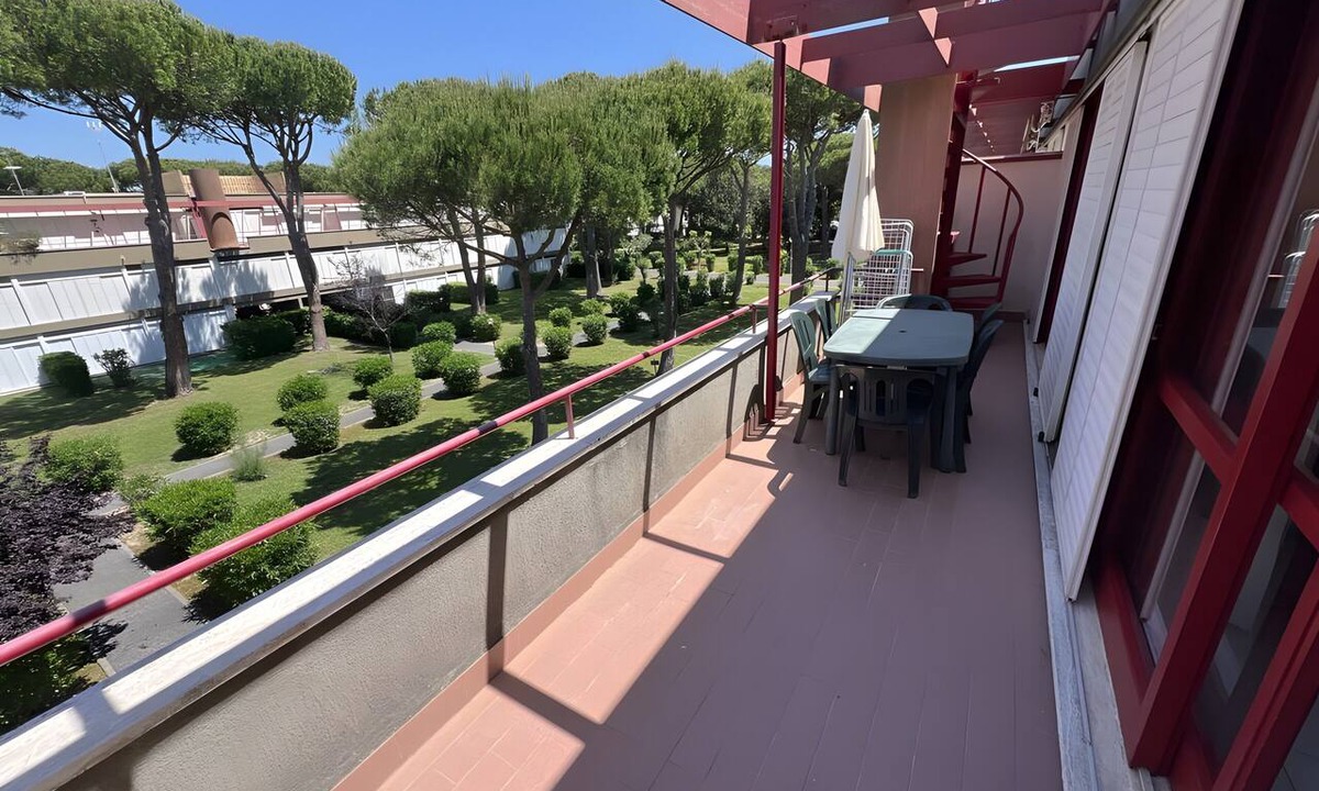 Marina di Bibbona Apartment | Apartment 'Casa Vacanze Heidi Con Piscina' with Shared Pool and Private Terrace