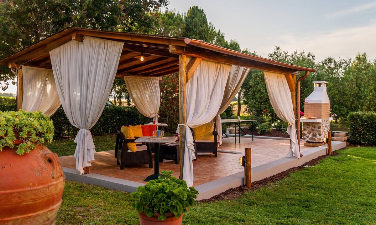 Orbetello Apartment | Apartment "Casa Dante" with hills and Monte Argentario view, 2 Private Terraces & Wi-Fi
