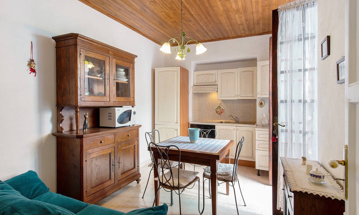 Sestri Ponente Apartment | Apartment 'Casa Sestri Ponente' with Shared Garden, Wi-Fi and Air Conditioning