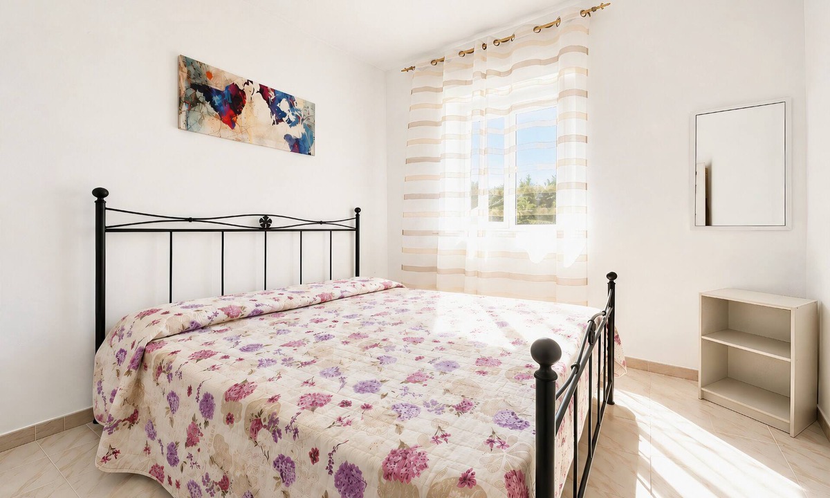 Peschici Apartment | Apartment 'Francesca, Bilo B' with Shared Terrace, Wi-Fi and Air Conditioning