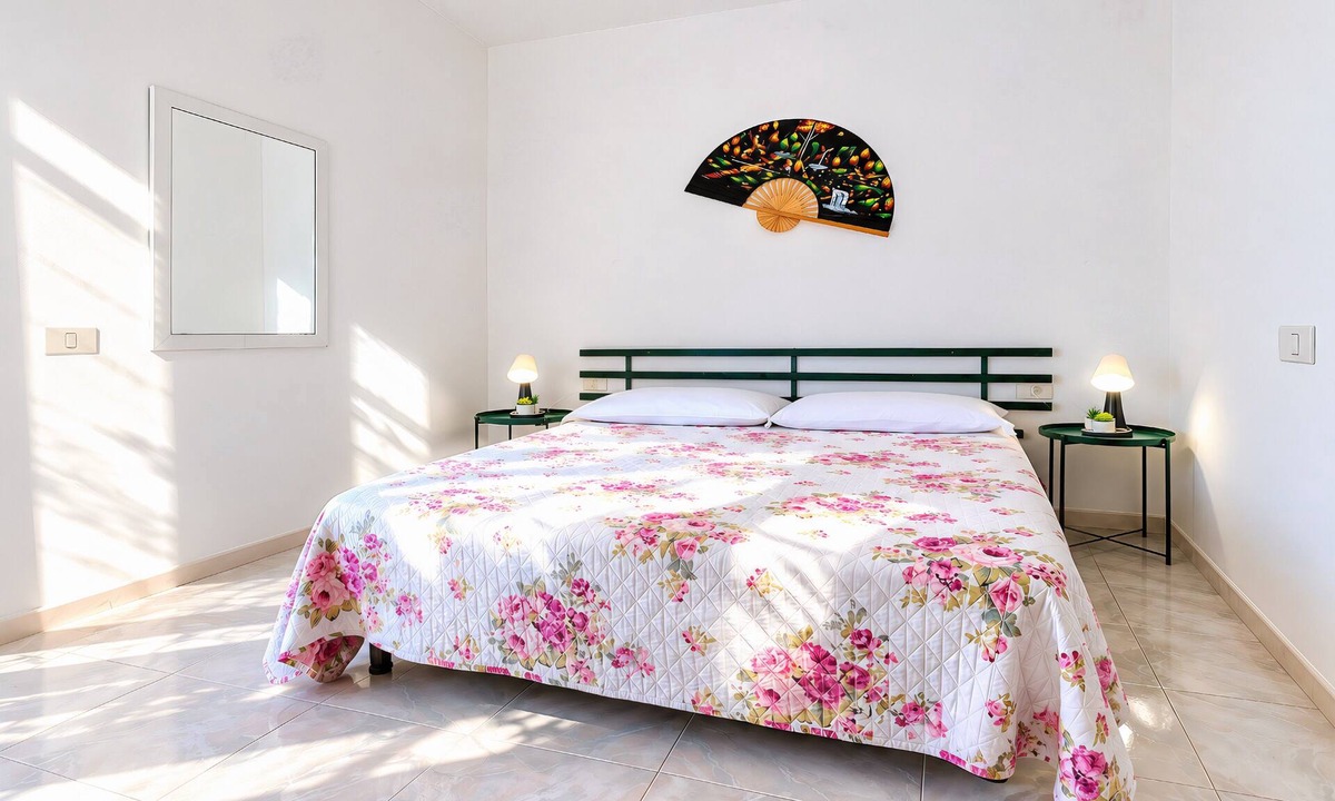 Peschici Apartment | Apartment 'Francesca, Bilo D' with Shared Terrace, Wi-Fi and Air Conditioning