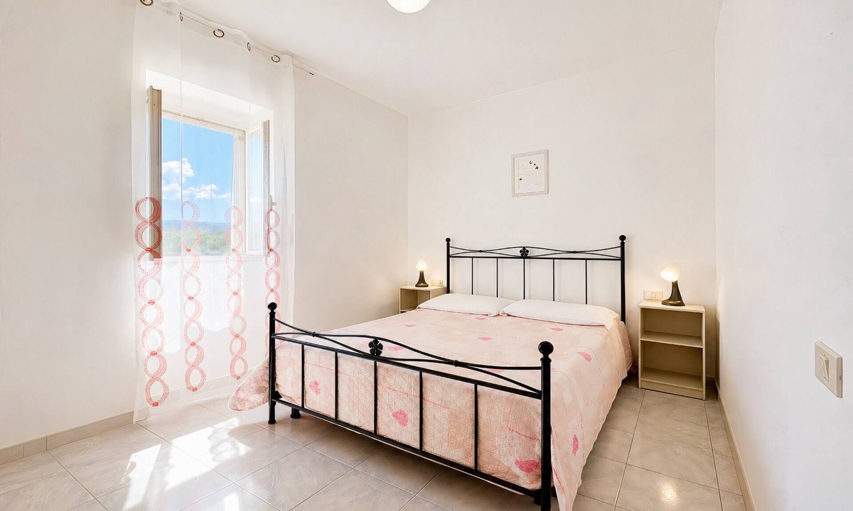 Peschici Apartment | Apartment 'Francesca, Trilo F' with Shared Terrace, Wi-Fi and Air Conditioning