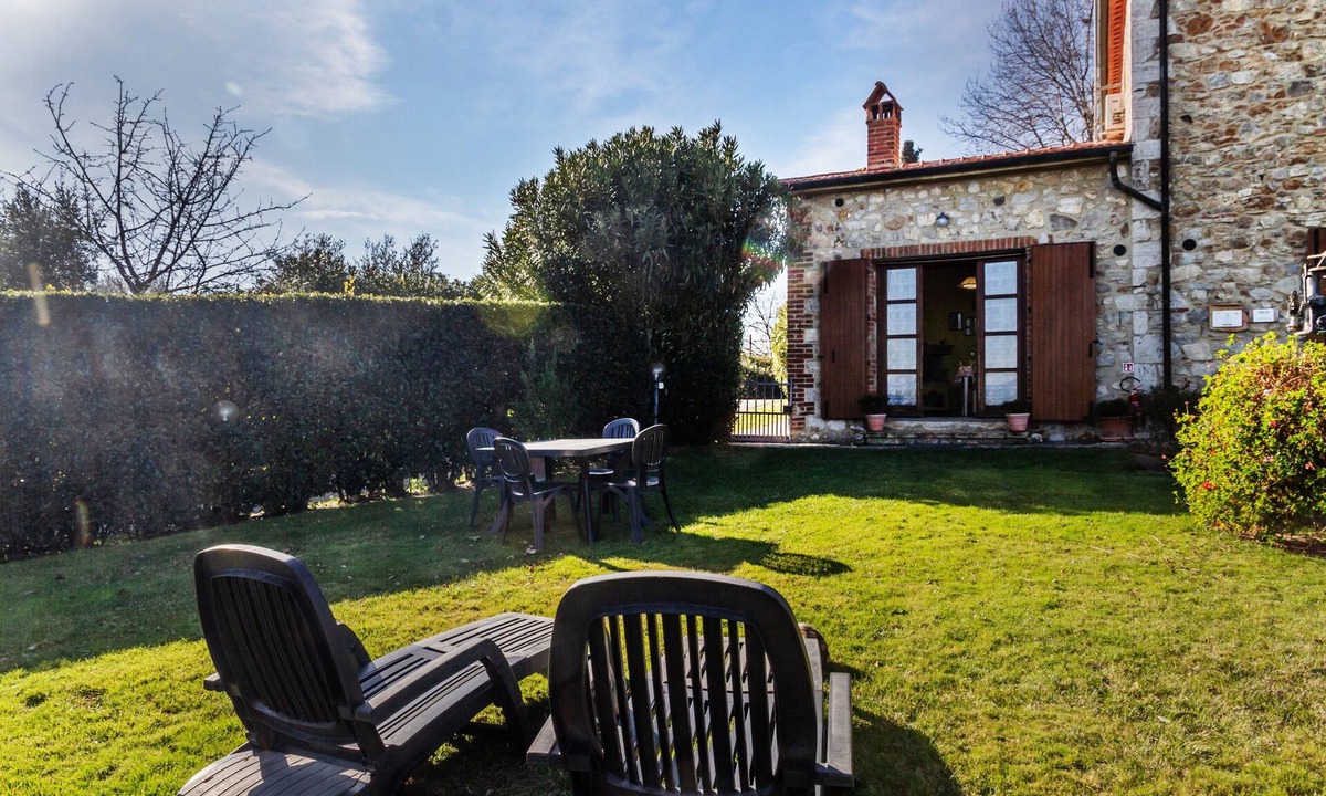 Magliano in Toscana Apartment | Apartment 'Granaio' with Shared Garden, Wi-Fi and Air Conditioning