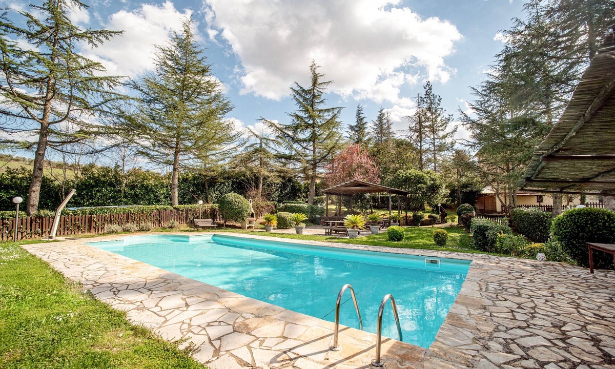 Umbertide House | Apartment 'Glicine ad Antico Casale '700' with Shared Pool & Wi-Fi