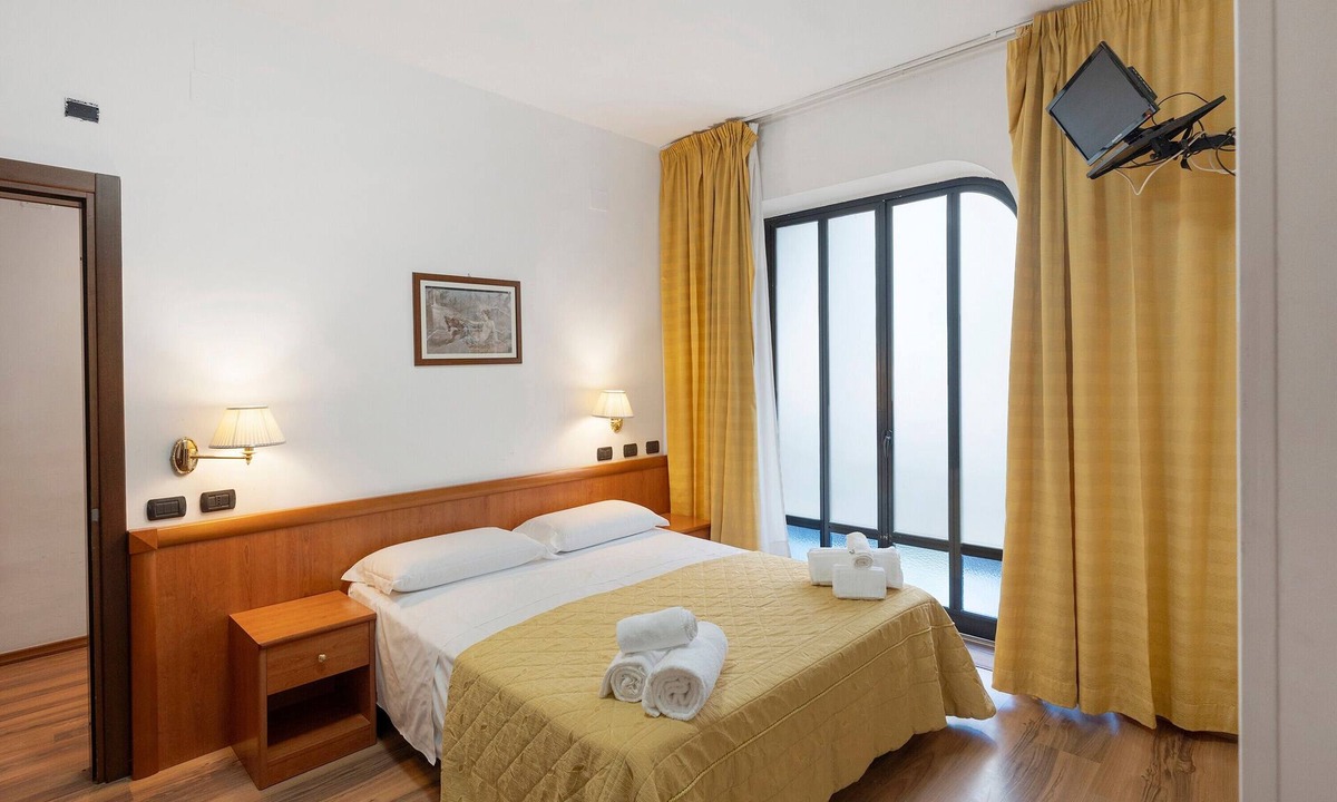 Torre Annunziata Apartment | Apartment Hotel H Pompeii Ruiins - Standard Double Room 6