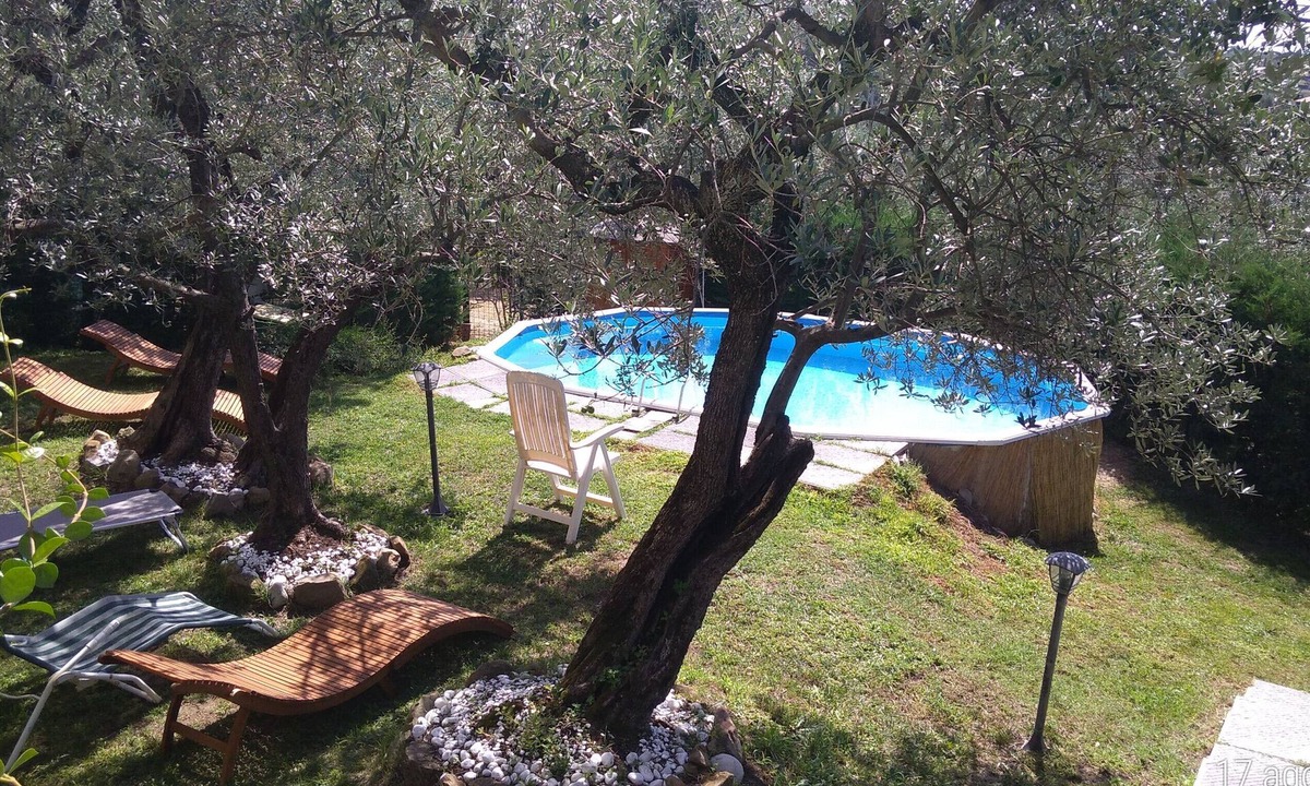 Giugnano Apartment | Apartment 'Il Gelsomino' with Shared Pool, Wi-Fi and Air Conditioning