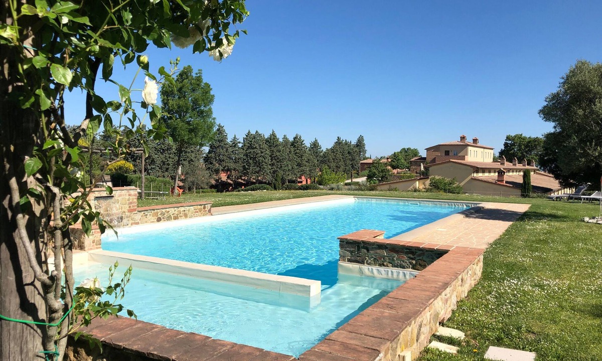Trequanda Villa | Apartment In A Hotel "Villa Cielo" with Shared Pool, Private Terrace & Wi-Fi