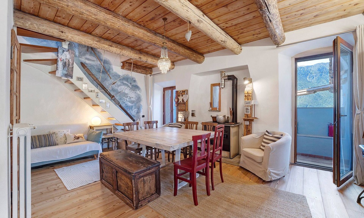 Montecrestese House | Apartment in a Medieval House