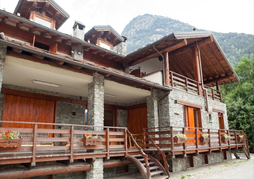 Antey-Saint-Andre Apartment | Apartment in Antey-Saint-André near Ski Area