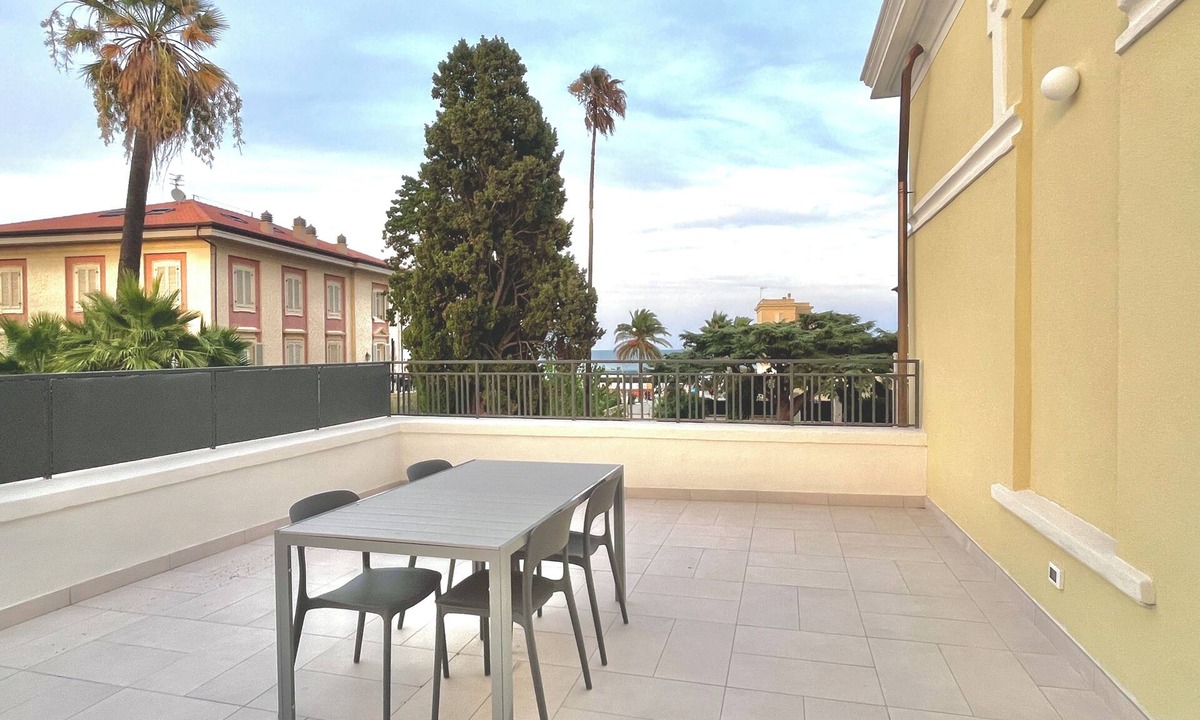 Grottammare Villa | Apartment in Art Nouveau villa completely renovated waterfront center
